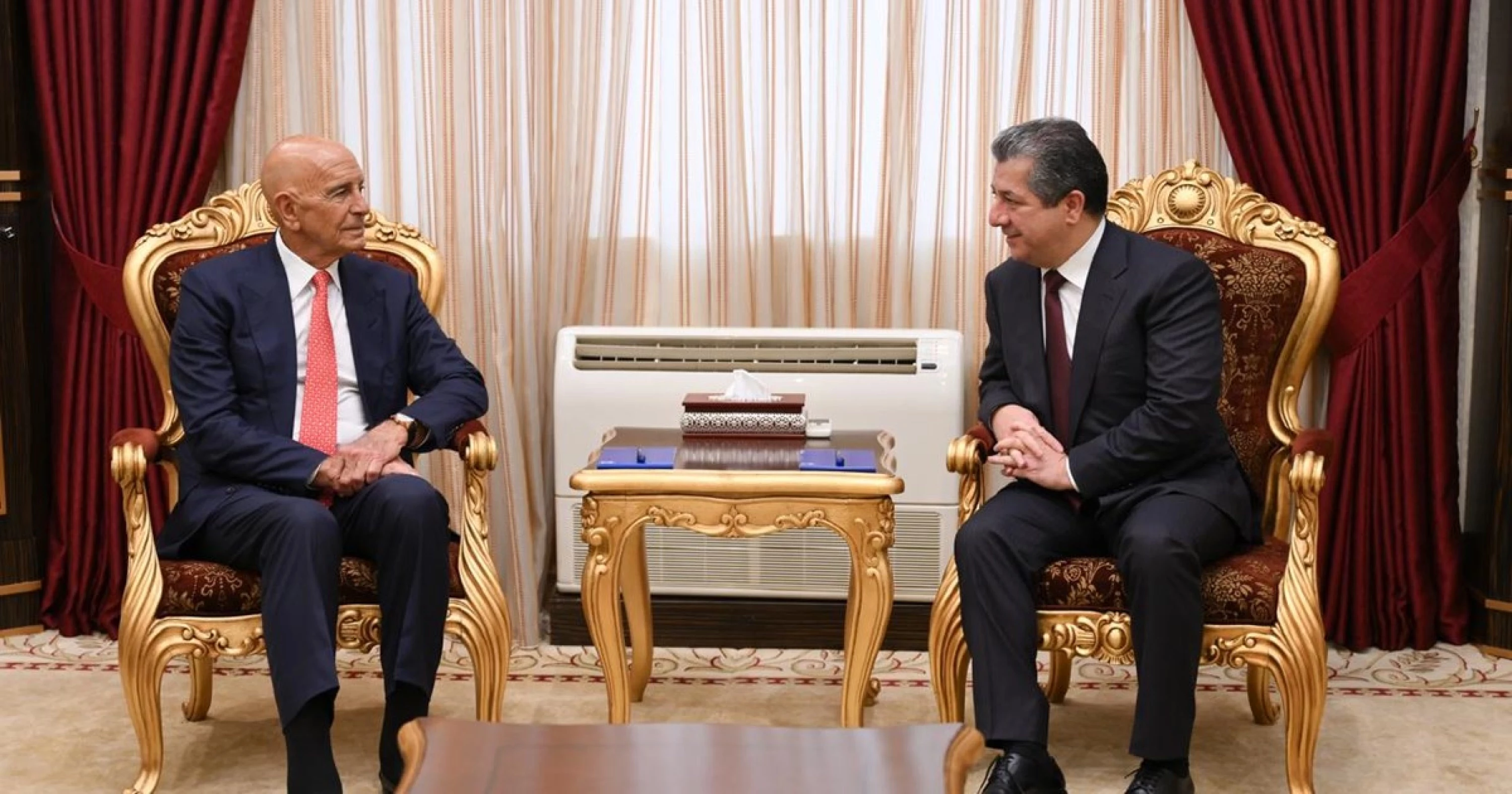 Image of PM Barzani, US envoy discuss Erbil-Baghdad oil export deal 