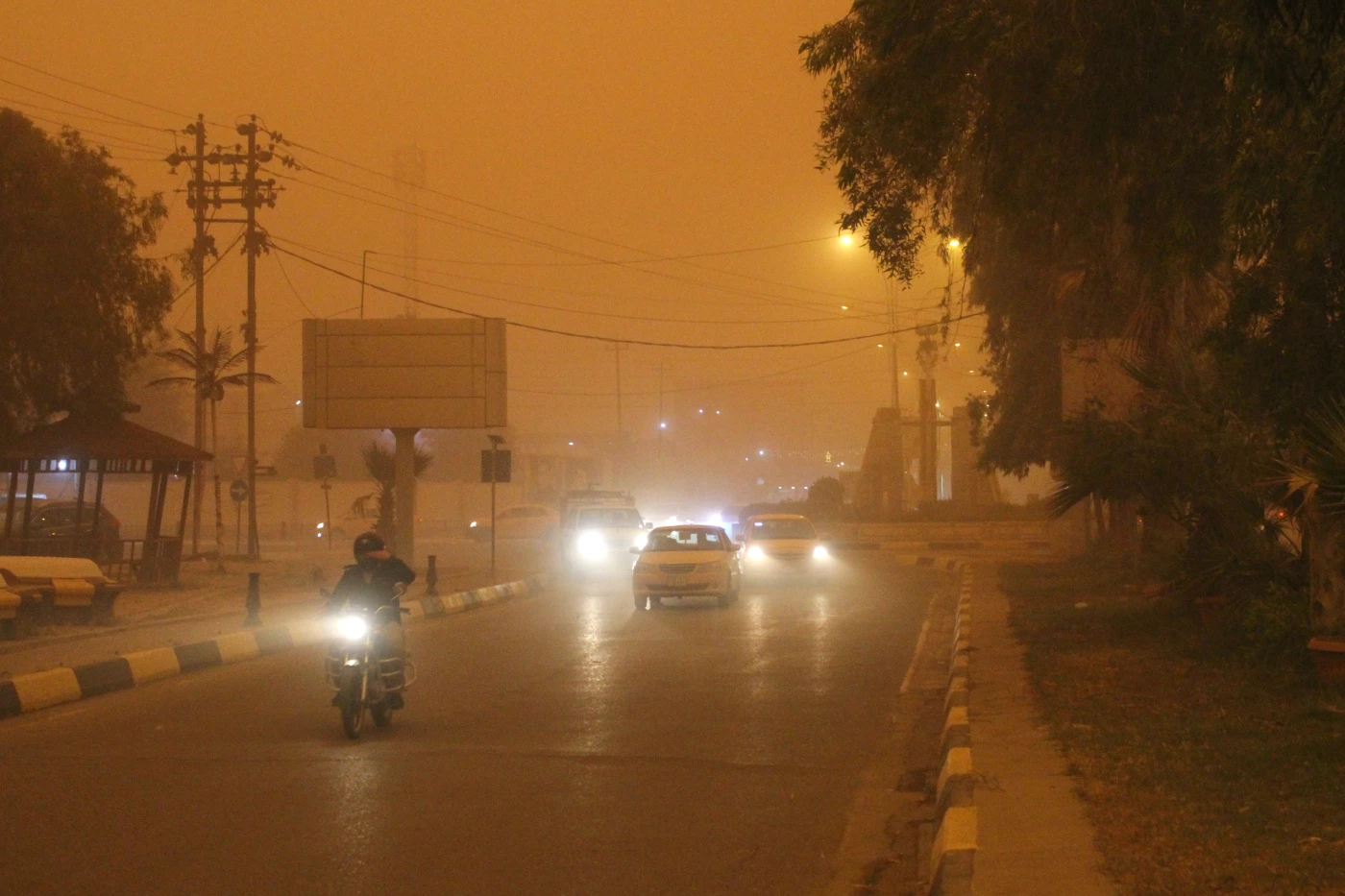 Image of Hospital admissions increase as sandstorms engulf Iraq