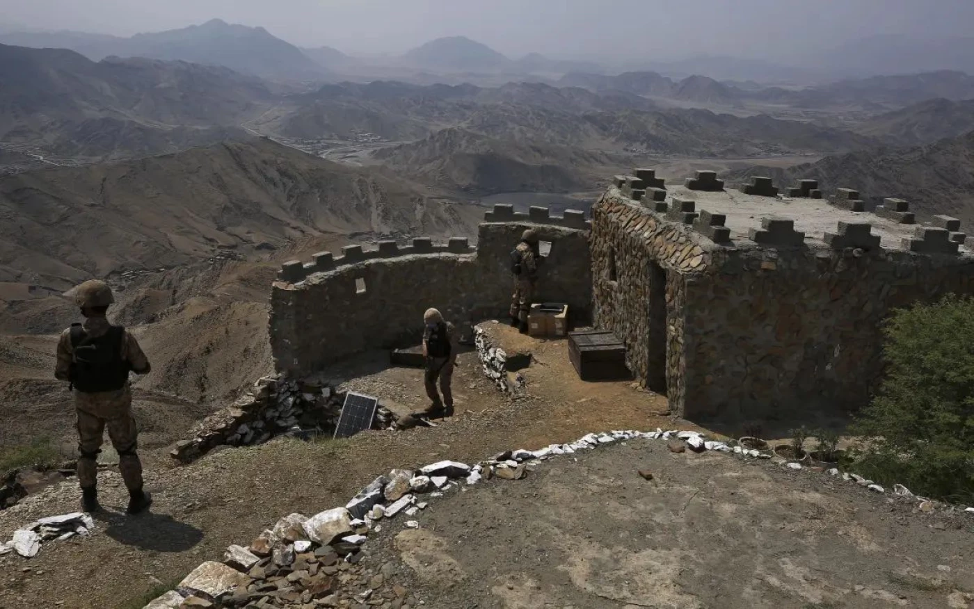 Afghanistan says killed nearly 60 Pakistani soldiers in border clashes Image