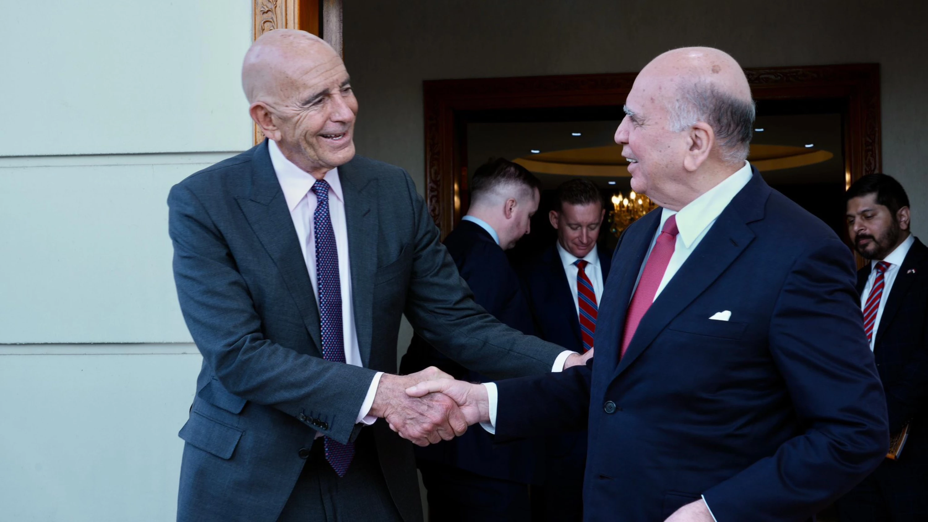 Image of US envoy Barrack discusses Syria with Iraqi leaders