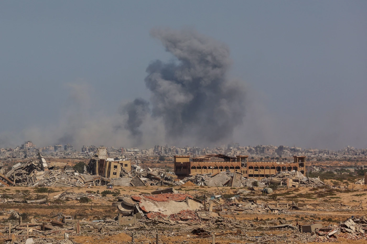Image of Trump demands halt to Gaza bombing as Hamas agrees to peace plan