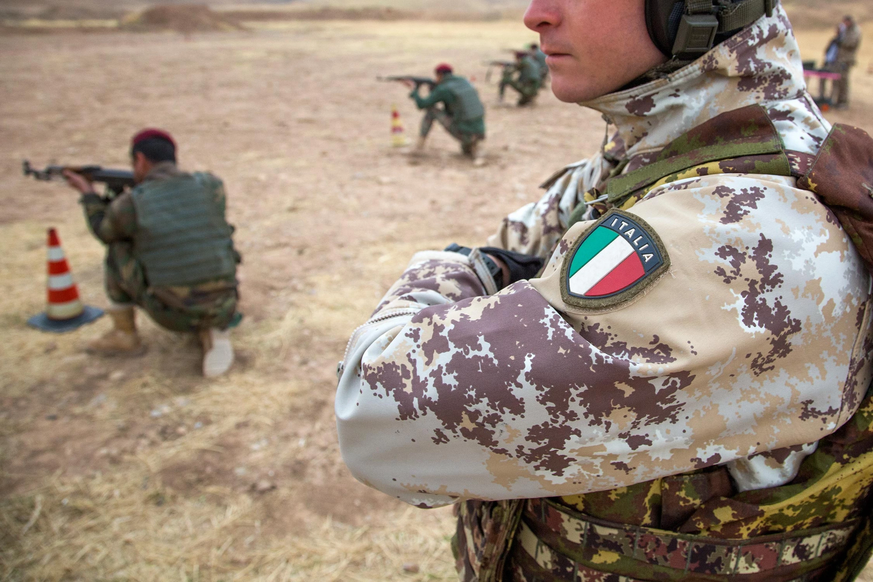 Image of Italian military to temporarily withdraw from attacked Erbil base