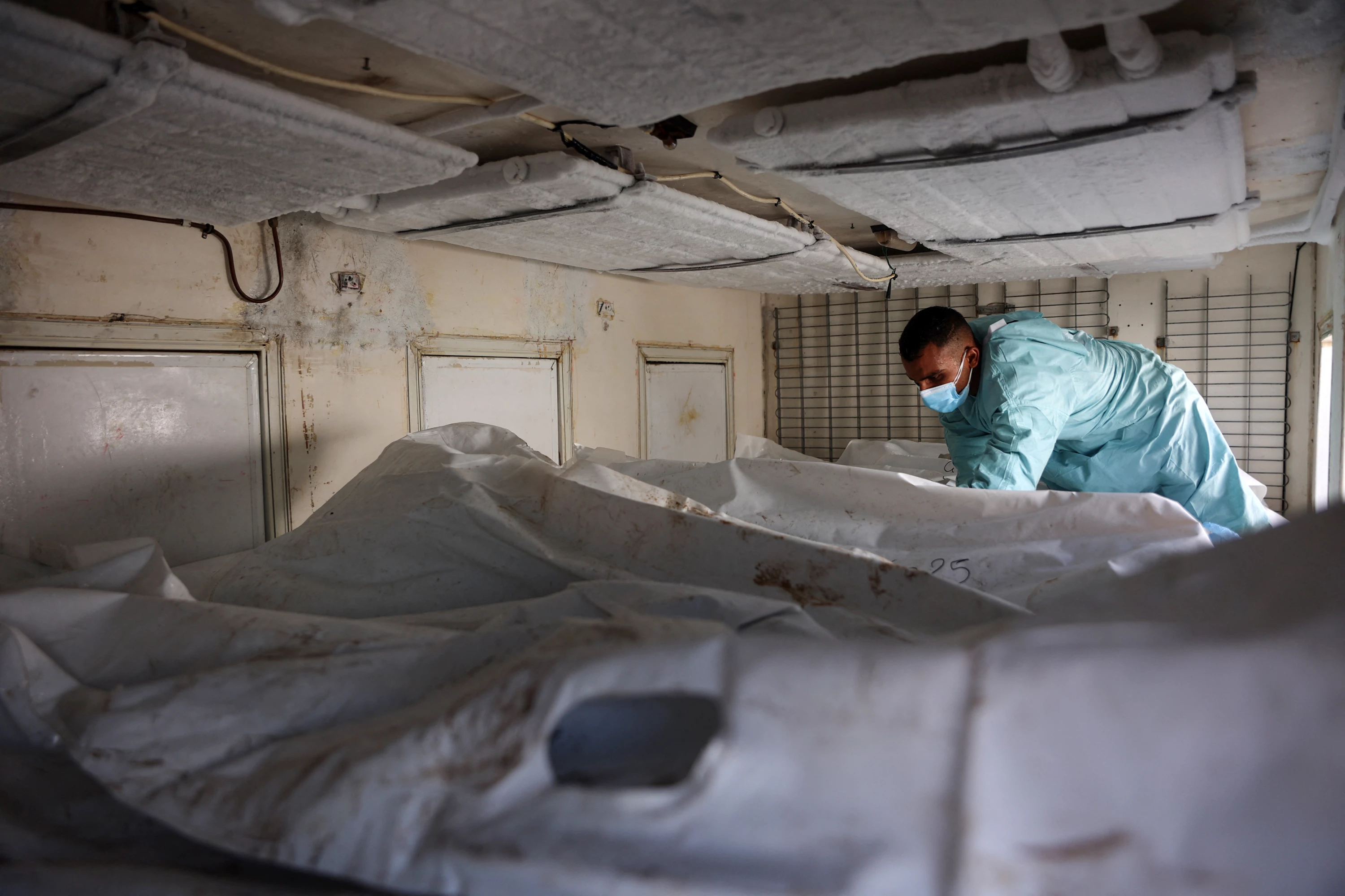 Hamas says Israel 'executed' Palestinian prisoners amid ceasefire breaches Image