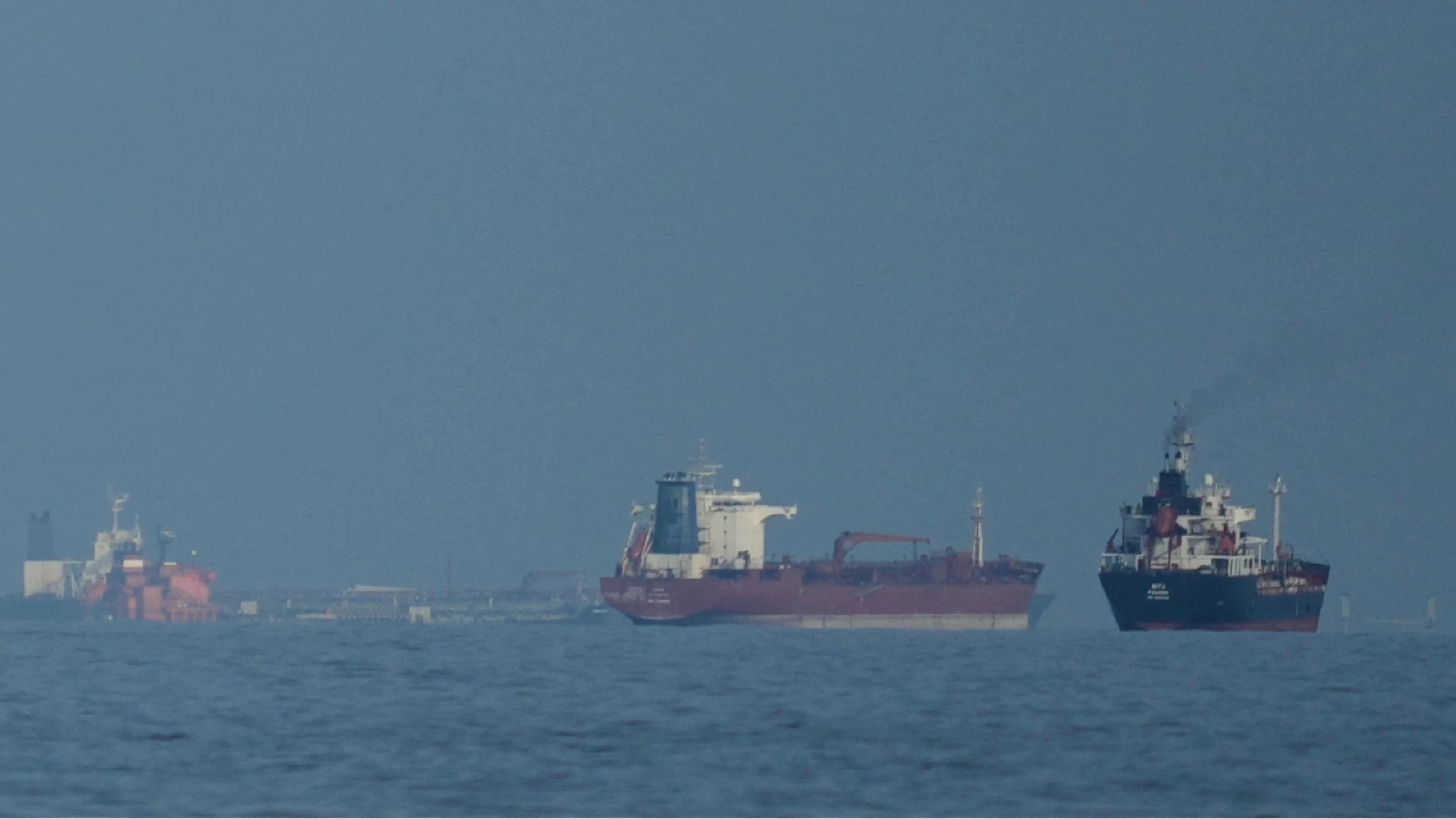 Image of IRGC turns back six ships in Strait of Hormuz