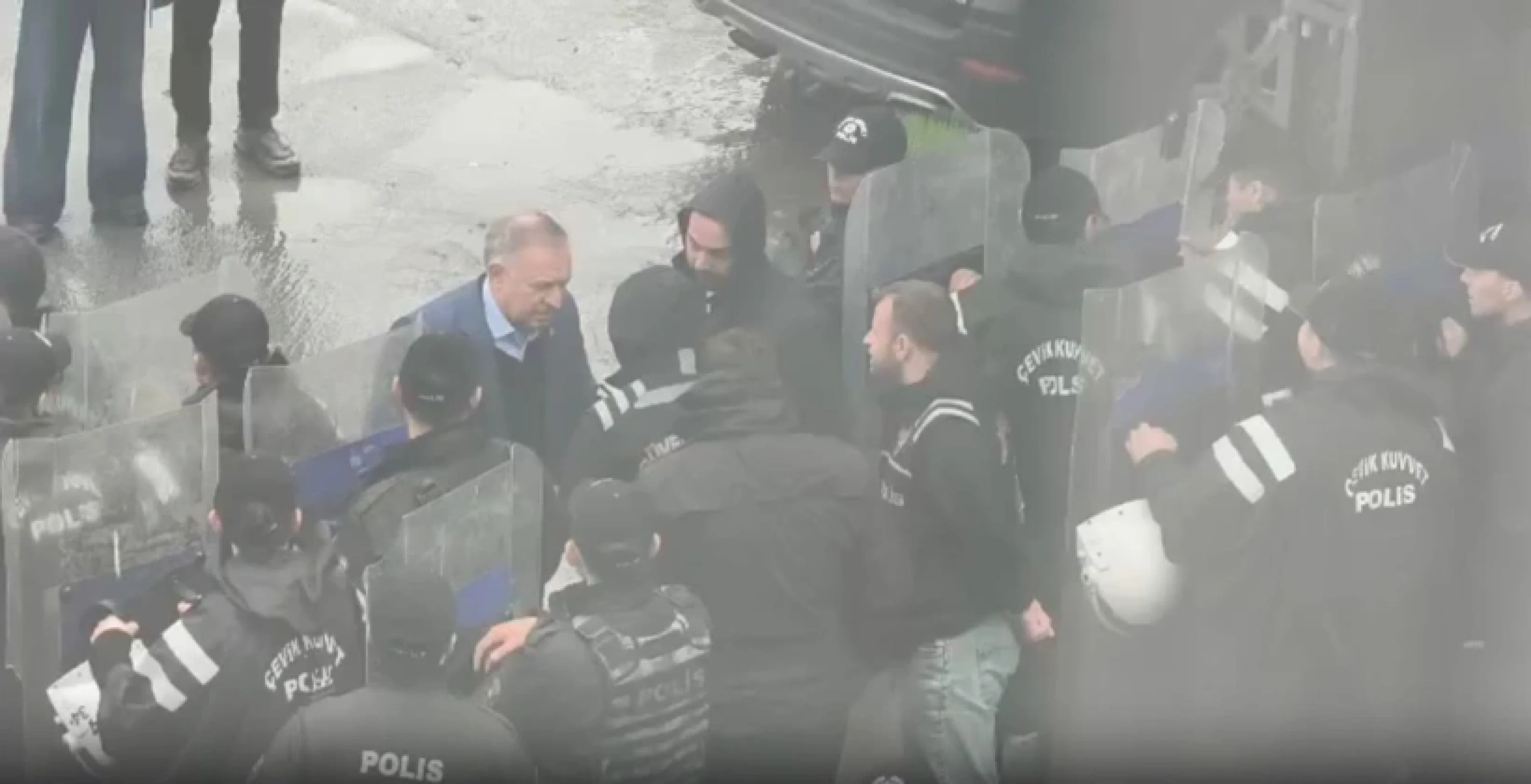Image of Turkey raids opposition-linked Halk TV, appoints trustee