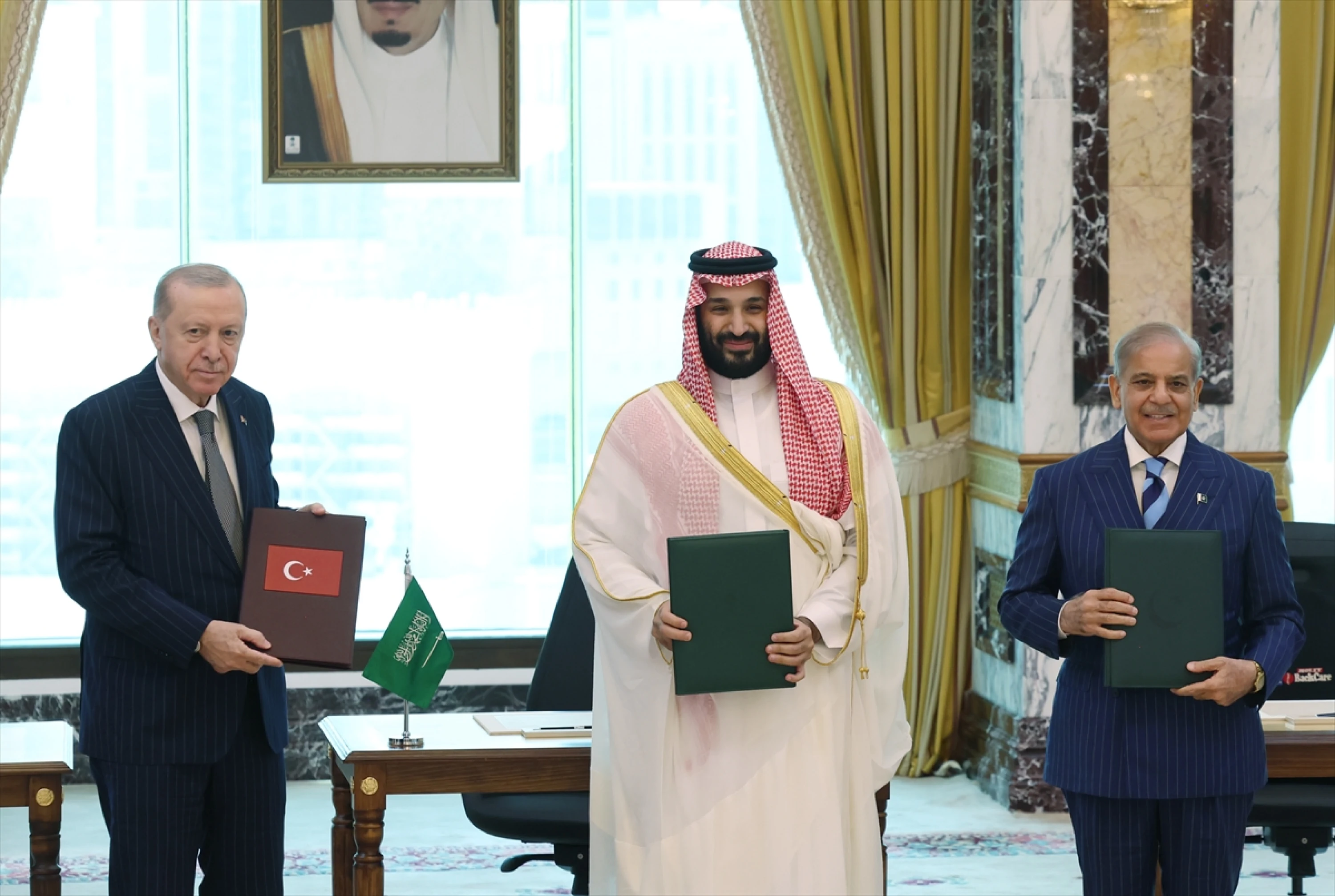 Image of Turkey, Saudi Arabia, Pakistan sign defense pact