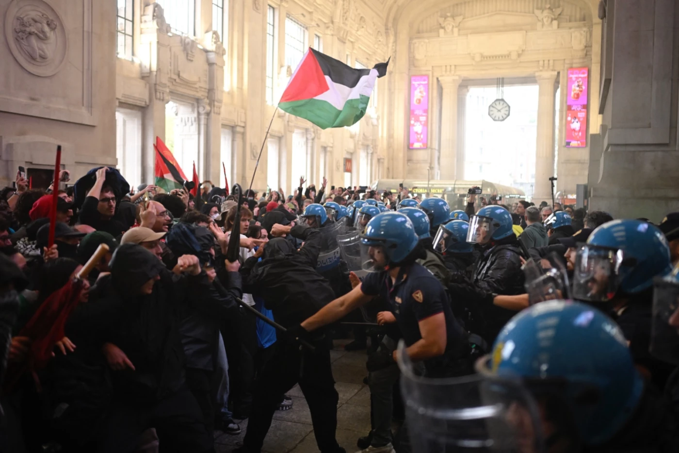 Image of Nationwide pro-Palestine strike, mass demonstrations rock Italy