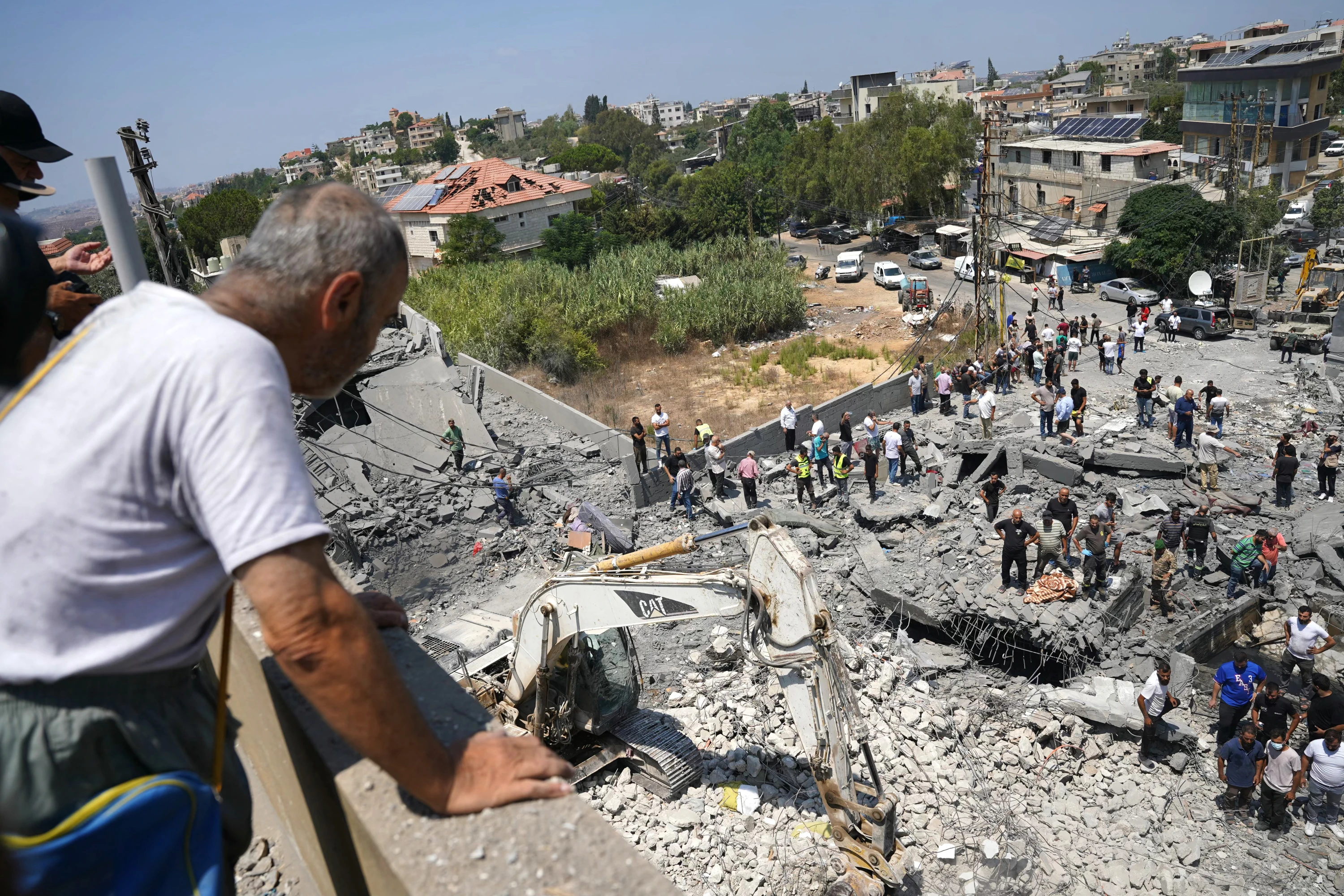 Image of Hezbollah says to deal ‘appropriate’ response to Israeli strikes
