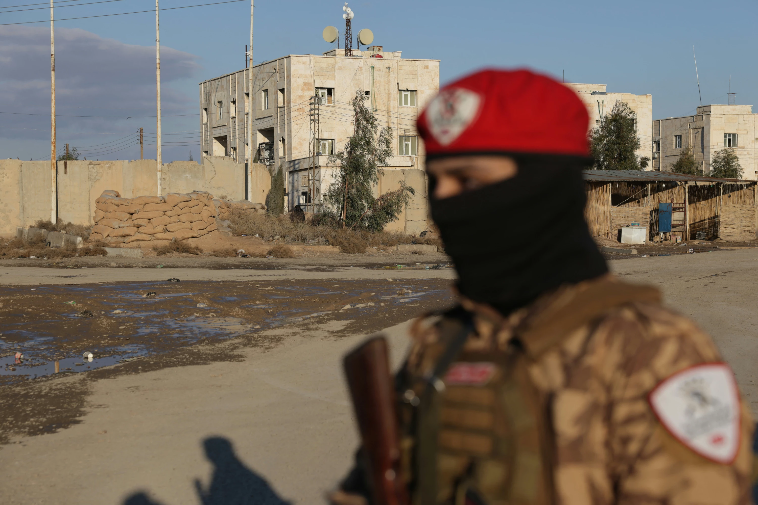 Image of Syria rejects Rojava admin warning on risks to ISIS detention facilities 