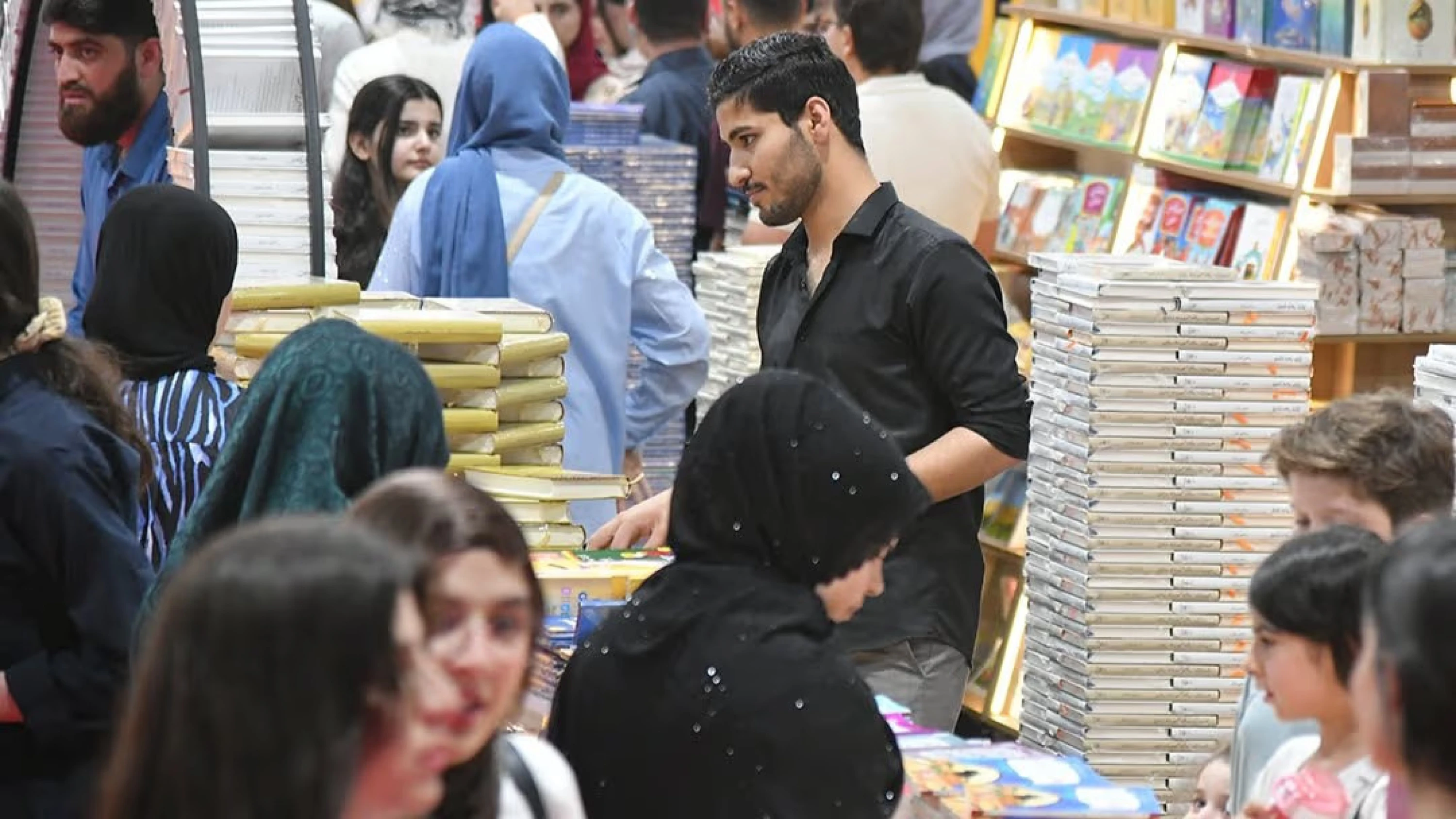 Over 37,000 books sold at Erbil’s Kurdish book fair Image