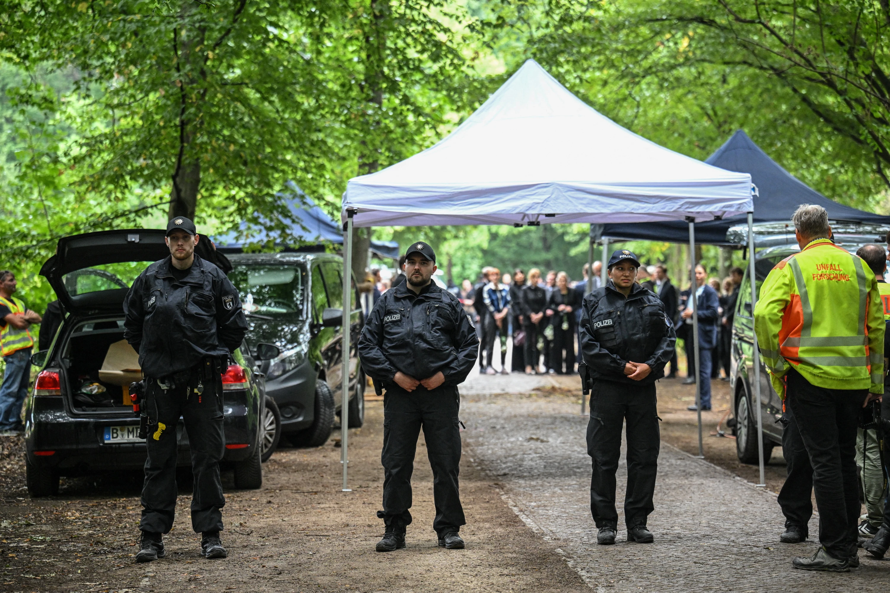 Image of Urgent search for suspect after deadly 'Islamist terror' attack near Berlin Pride