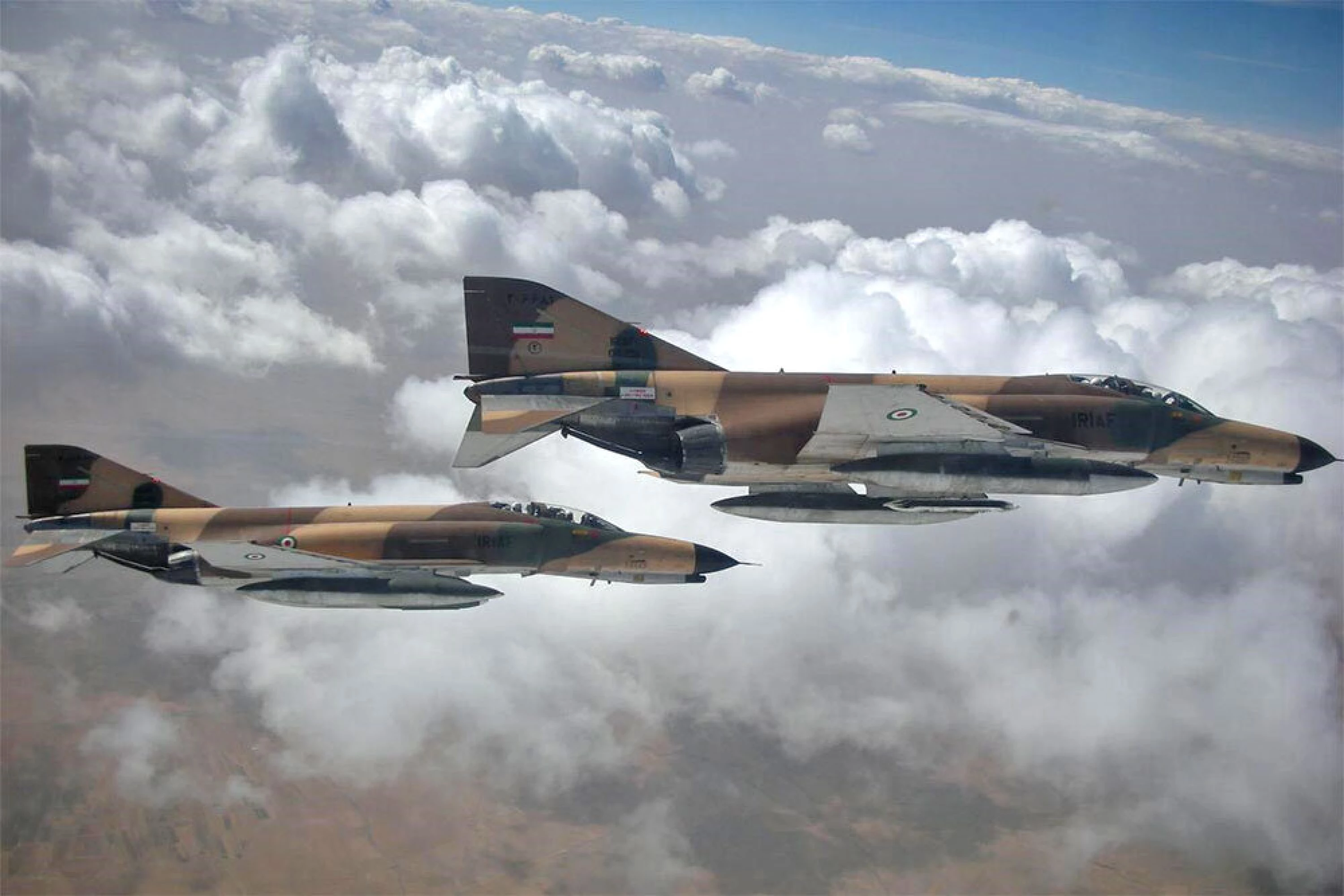 Image of Iranian military plane crashes in country’s west; pilot killed