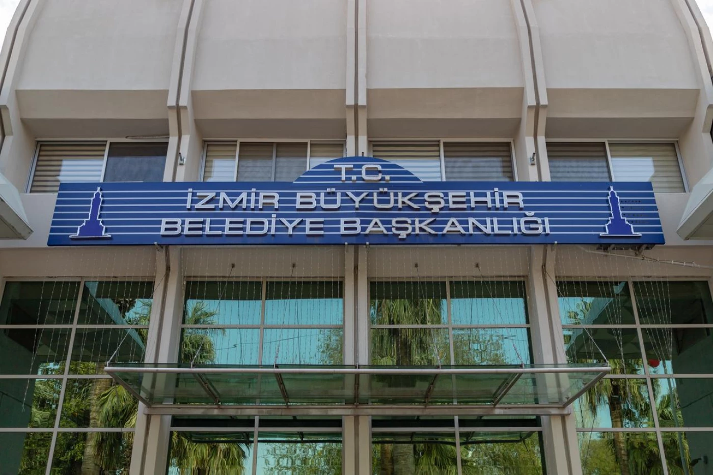 Turkey arrests 120 in opposition-run Izmir on corruption charges Image