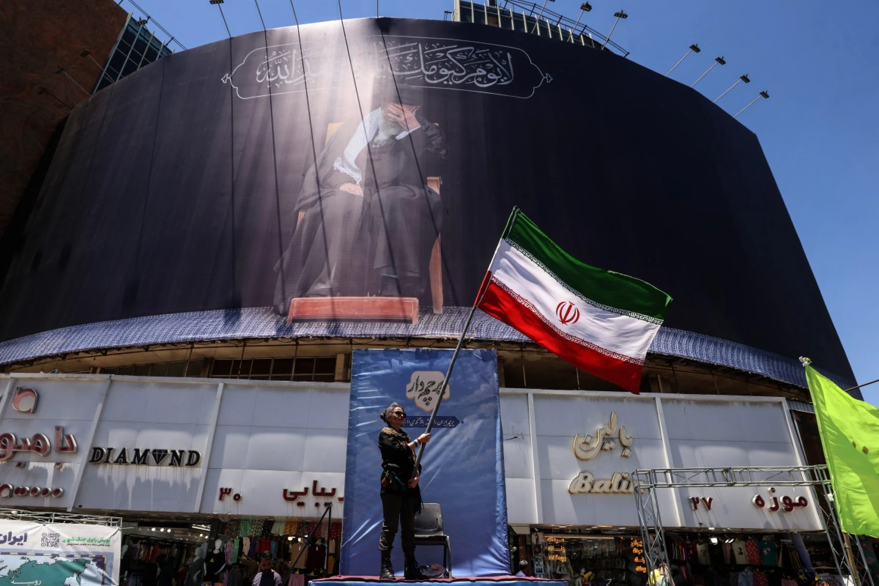 Image of Iran could receive $300 billion in reconstruction funds: Vance 