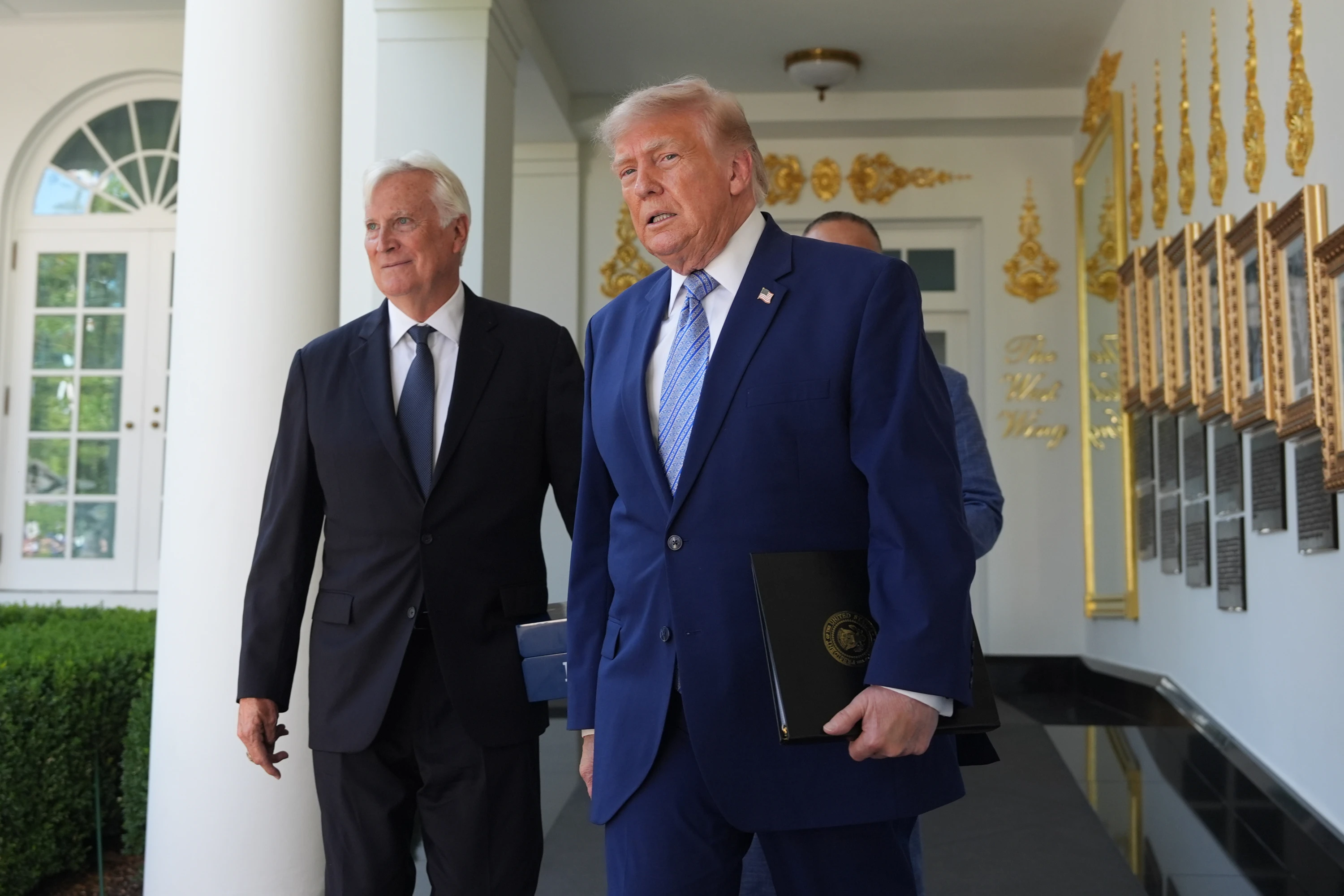 Image of Trump warns Russia, China against helping Iran