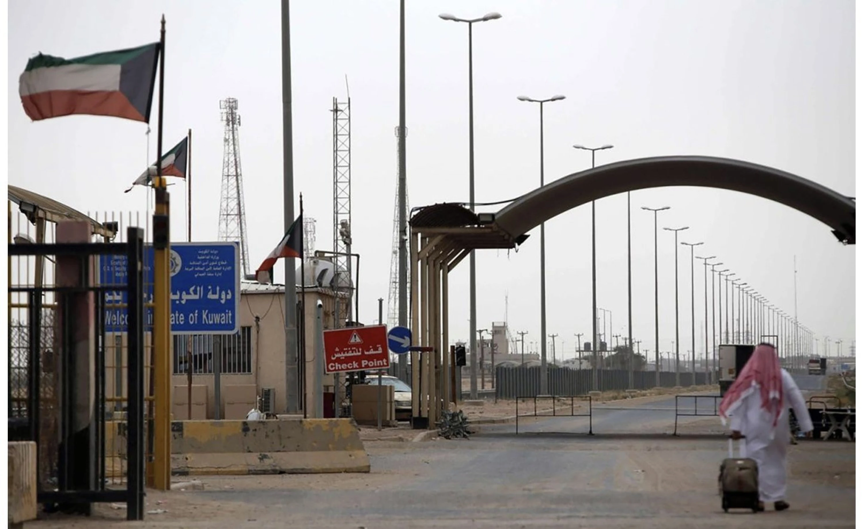 Image of Main Iraq-Kuwait border crossing reopened after drone strikes