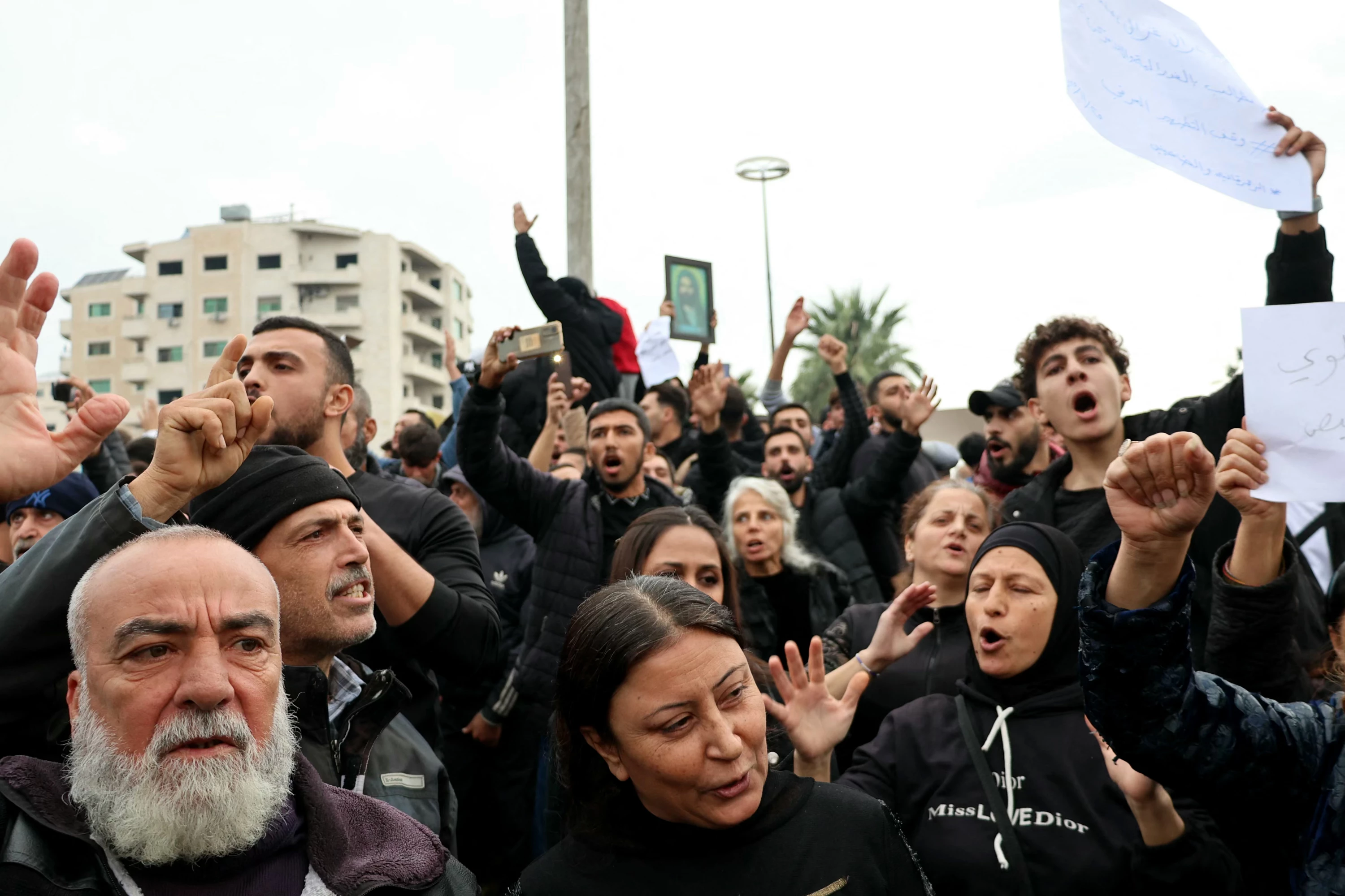Image of Alawite demonstration in Syria sees security forces open fire