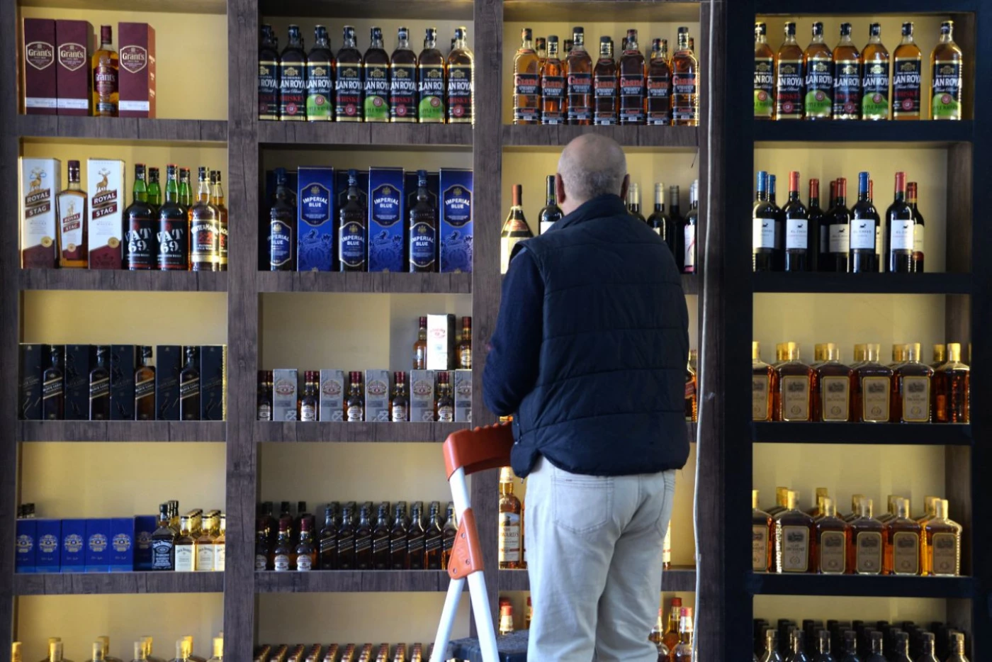 Image of Baghdad's dry tourism: Alcohol ban raises questions   