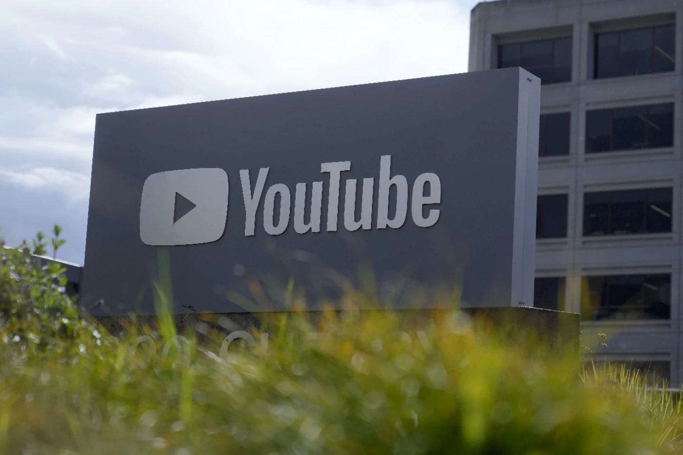 YouTube terminates over 20 Kurdish channels for sharing monetization account Image