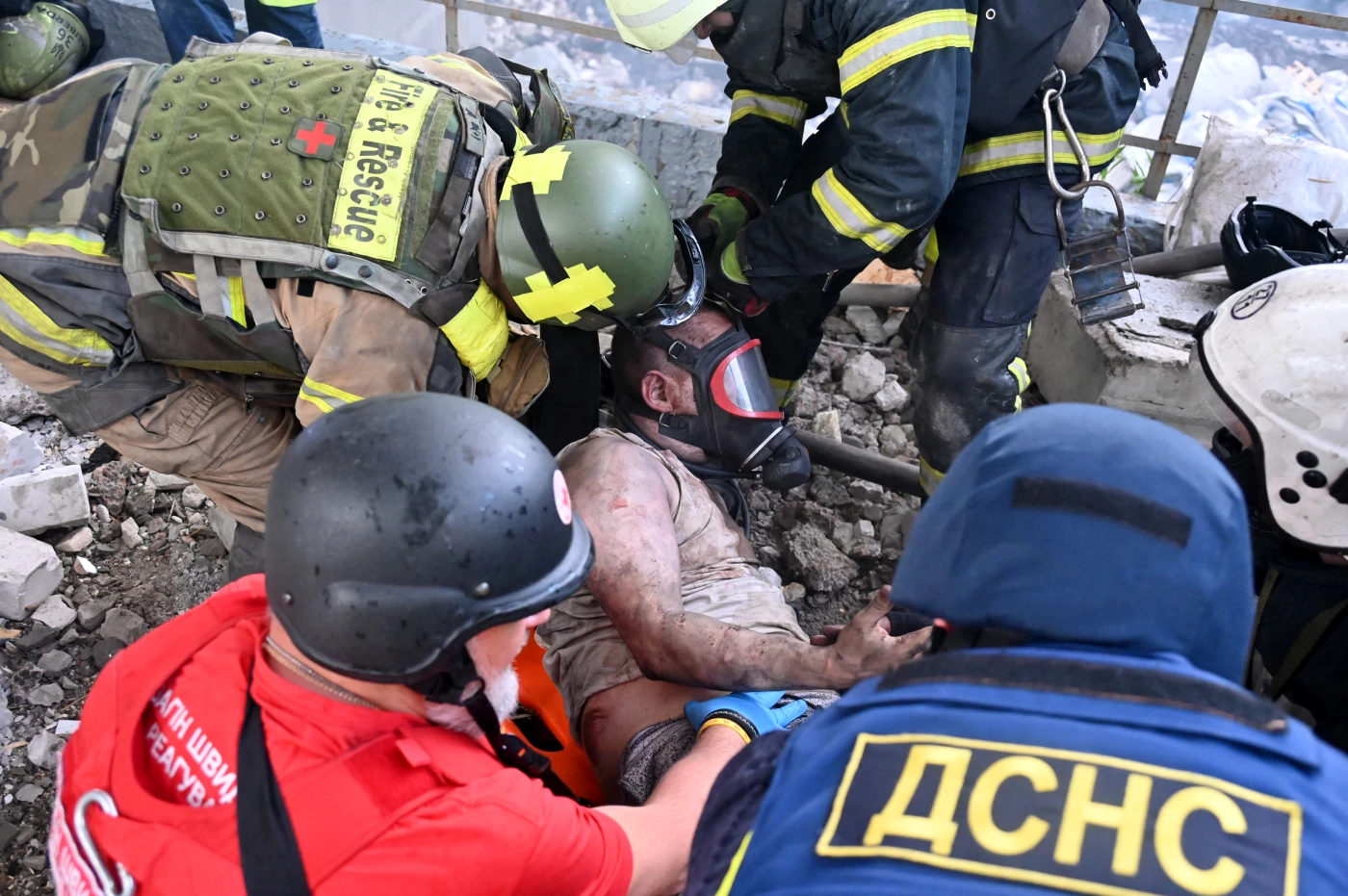 Image of Russian airstrikes batter Ukraine, kill at least five