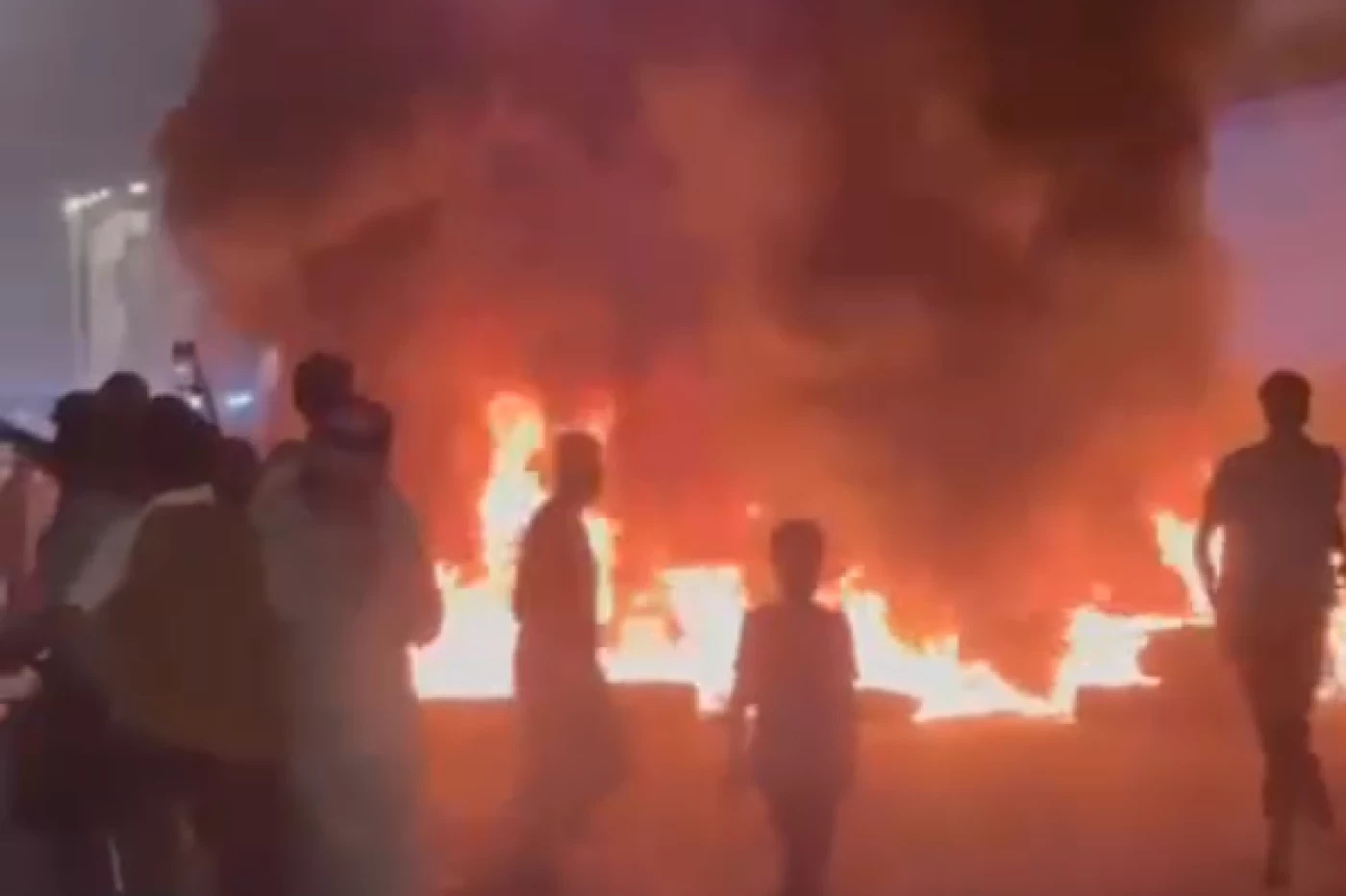 Image of Basra residents protest salty water crisis