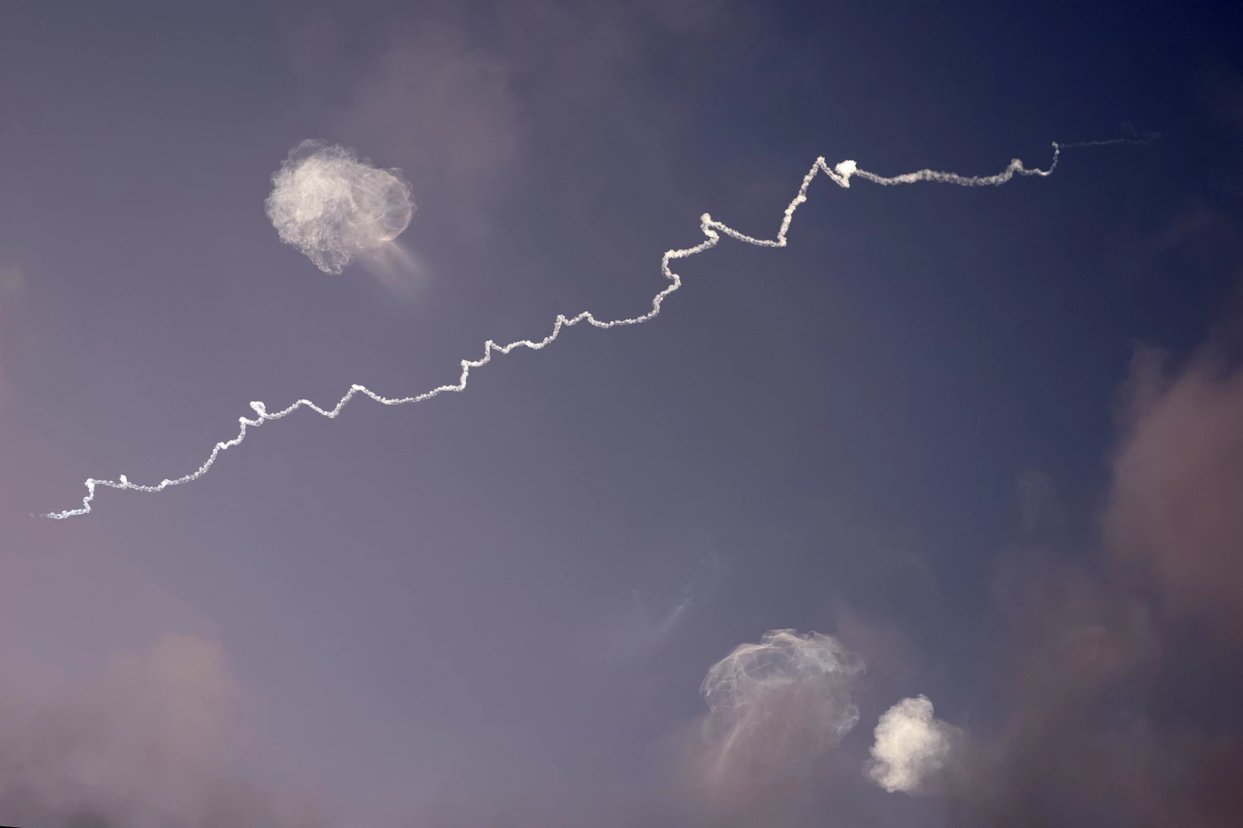 Regional countries reopen airspace amid Israel-Iran attacks Image