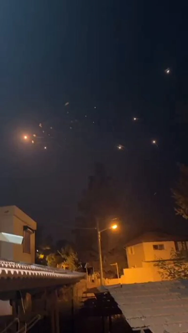 Iran strikes Israel 