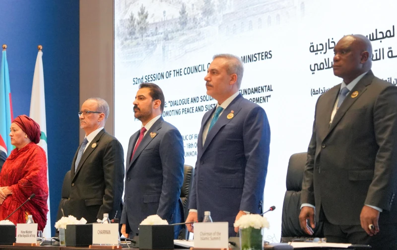 Iraq’s Zaidi proposesRead More