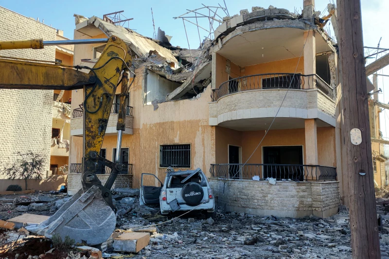 Israeli airstrikes on Hezbollah kill 10 in eastern Lebanon