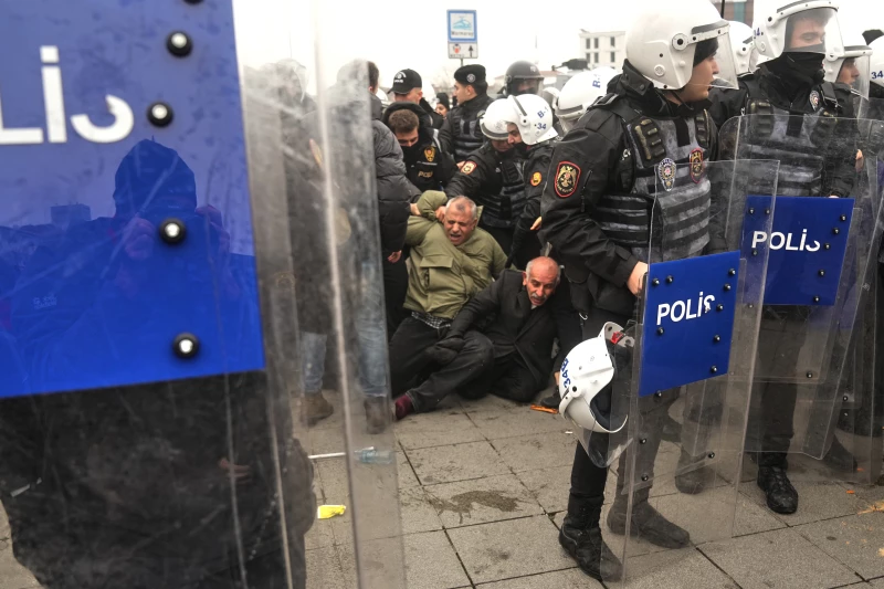 Roughly 100 minors detained for pro-Rojava protests in Turkey: DEM Party