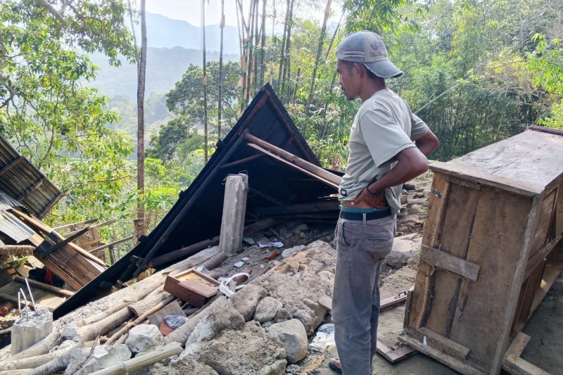 Magnitude 7.7 earthquake strikesRead More..